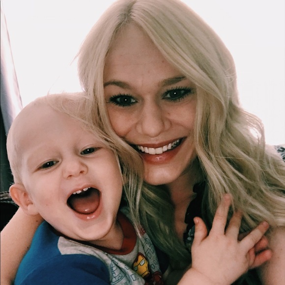 Meet your Posher, Mallory - Picture 2 of 5